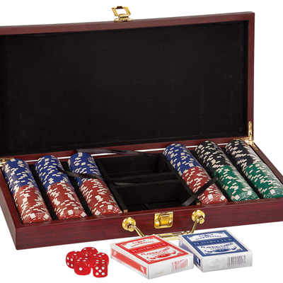 Custom engraved poker gift sets from Engraver's Den